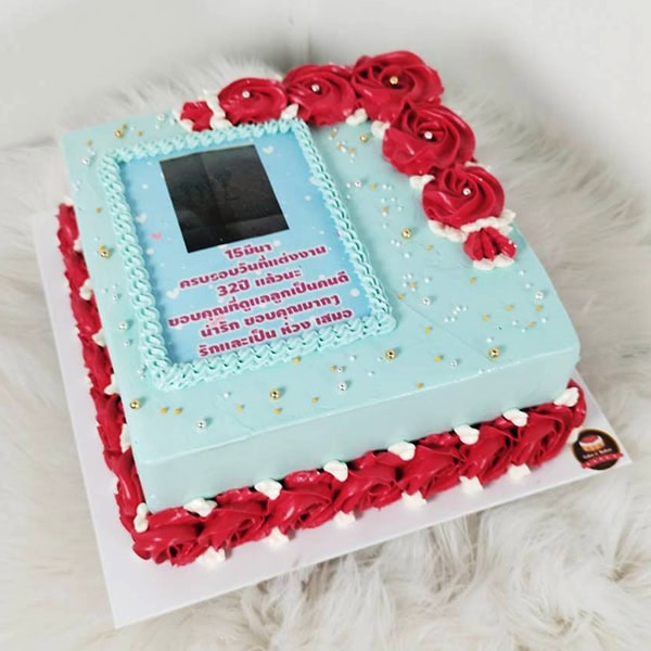 41584_0 เค้กวันเกิดสีฟ้า บีบครีมดอกกุหลาบสีแดง - Image 2
