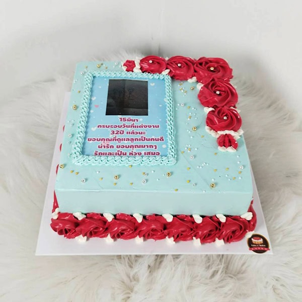 41586_0 เค้กวันเกิดสีฟ้า บีบครีมดอกกุหลาบสีแดง - Image 3