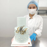 เค้กแต่งงาน2ชั้นสีฟ้า ตกแต่งทองคำเปลวและไข่มุก - Image 2