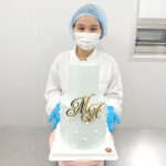 เค้กแต่งงาน2ชั้นสีฟ้า ตกแต่งทองคำเปลวและไข่มุก