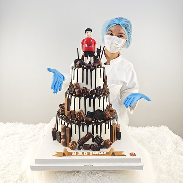 เค้กชอคโกแลตทรงสูง 3ชั้น งานปั้น3มิติ สาวกหงส์แดง