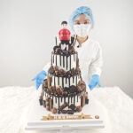 เค้กชอคโกแลตทรงสูง 3ชั้น งานปั้น3มิติ สาวกหงส์แดง