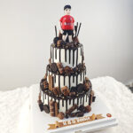 เค้กชอคโกแลตทรงสูง 3ชั้น งานปั้น3มิติ สาวกหงส์แดง