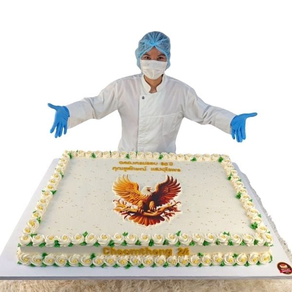 เค้กโฟโต้ขนาดใหญ่ อินทรีย์ทอง ฉลอง 80 ปี