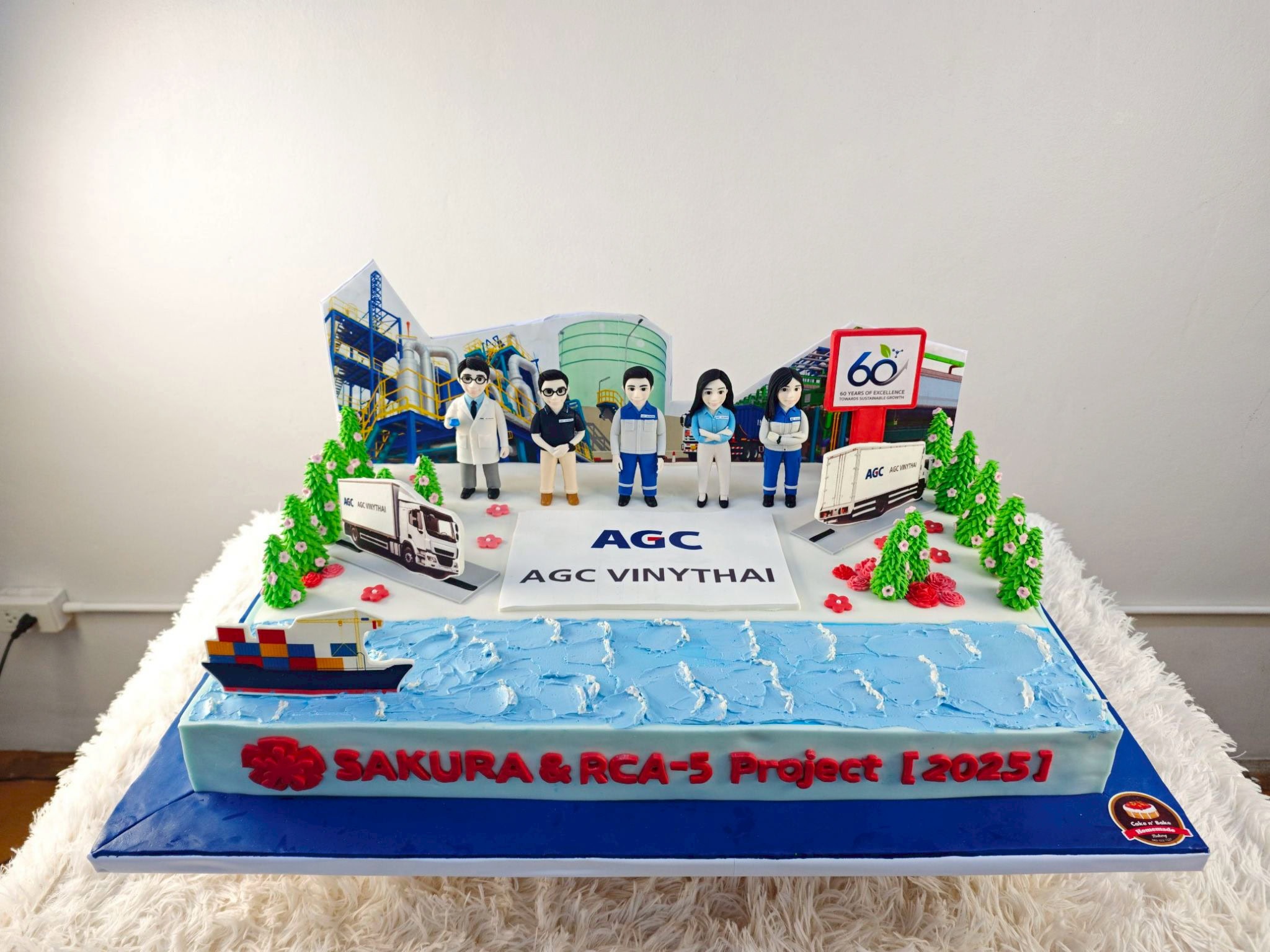 AGC Vinythai ฉลองครบรอบ 60 ปี 3 AGC Vinythai สั่งทำเค้ก 3 มิติ ฉลองครบรอบ 60 ปี