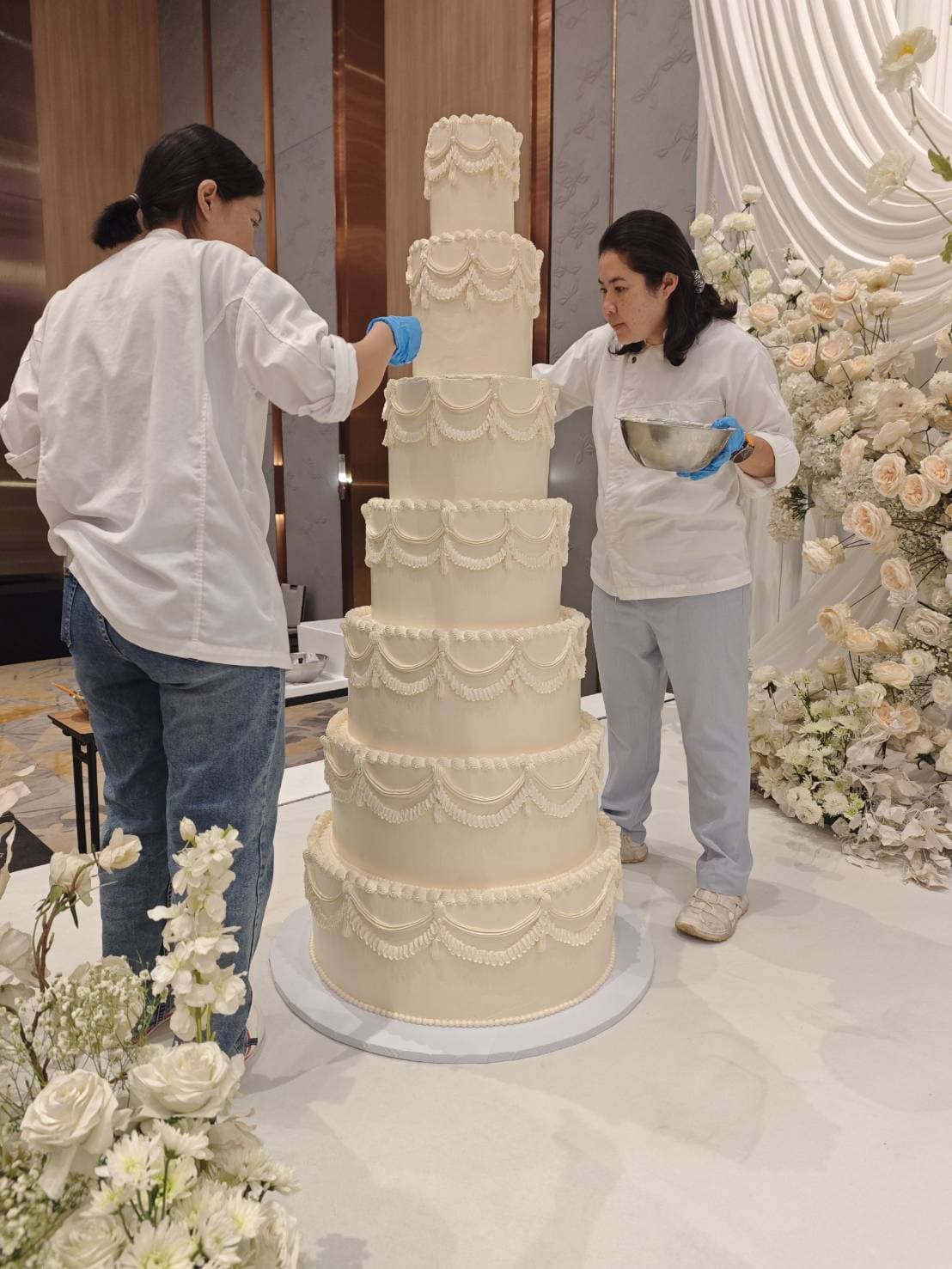 เค้กแต่งงาน 7ชั้น สูงเท่าตัวเจ้าสาว 8 เค้กแต่งงาน 7ชั้น สูงเท่าตัวเจ้าสาว