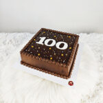 เค้กช็อกโกแลต ใส่ตัวเลข ตกแต่งเกล็ดน้ำตาล